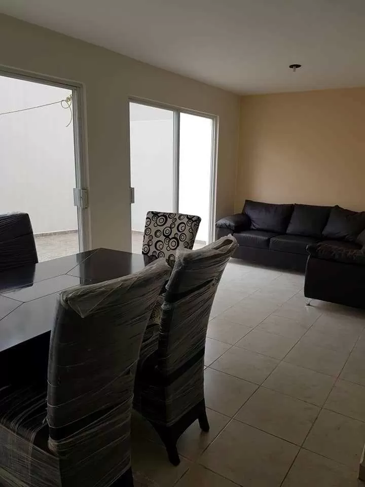 RENTA CASA PUERTA DE PIEDR